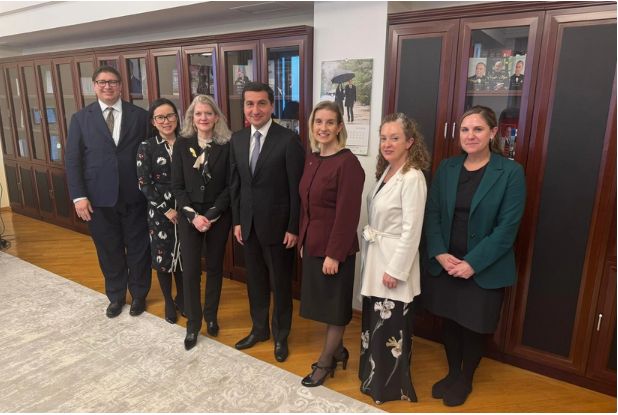Hikmət Hacıyev və Alison Huker Azərbaycanla ABŞ arasında strateji tərəfdaşlığı müzakirə edib