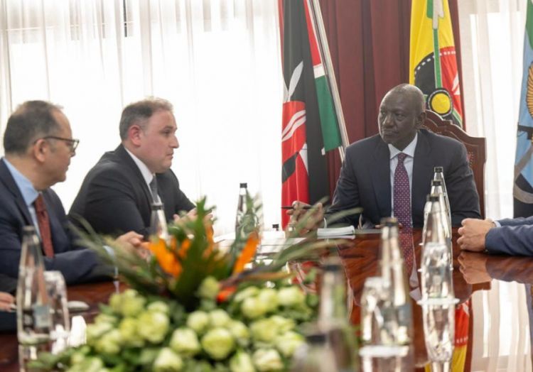 Azərbaycanın müdafiə sənayesi naziri Keniya Prezidenti ilə görüşüb<font color=red> - FOTOLAR</font>