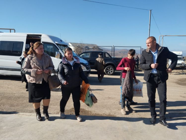 Şuşakəndə növbəti köç təşkil olunub<font color=red> - FOTOLAR</font>