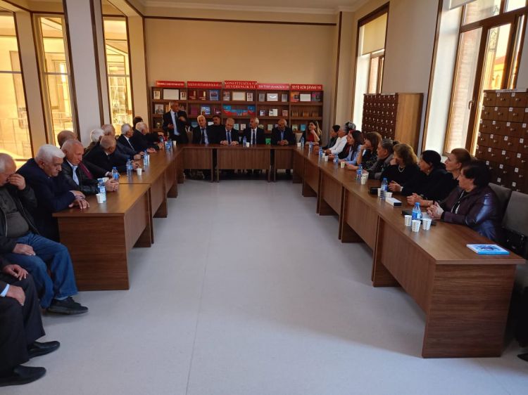 Uşaqlara yeni kitab töhfəmiz<font color=red> - FOTOLAR</font>