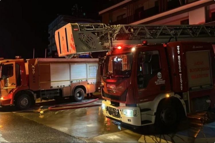 Türkiyədə yaşayış binasında yanğın olub, ölən və xəsarət alanlar var