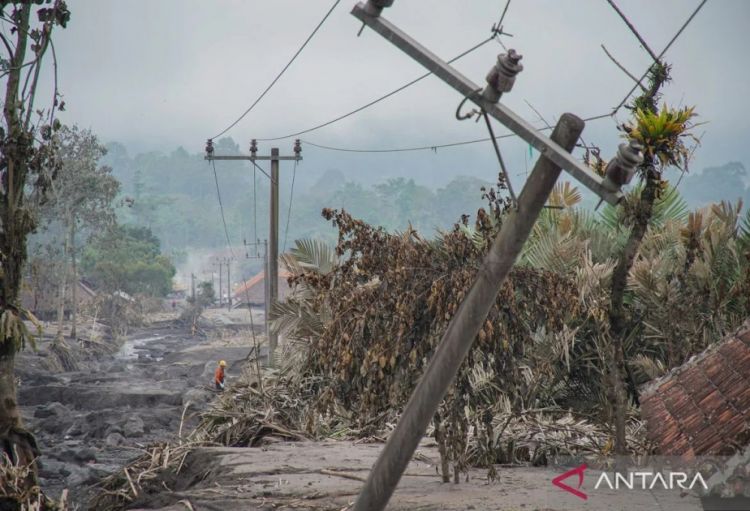 İndoneziyada Semeru vulkanı püskürüb, 500-dən çox insan evlərini tərk edib