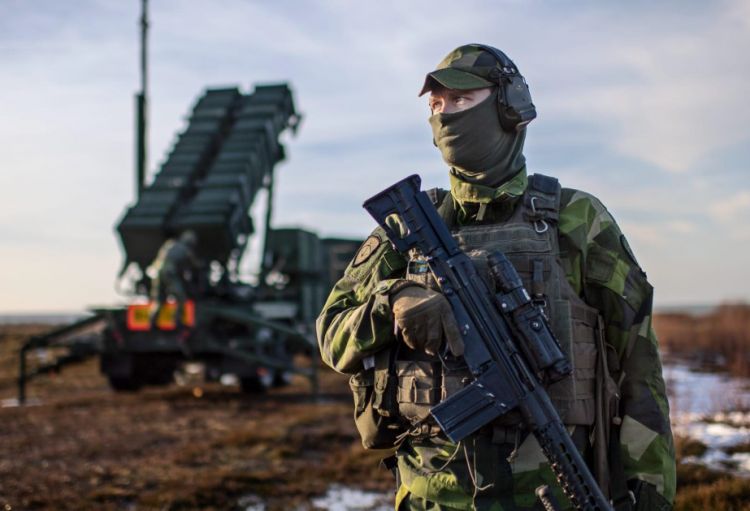 İsveç müdafiəni gücləndirir