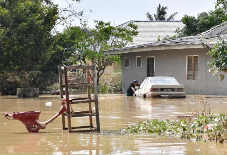 Malayziyada daşqınlar zamanı təxliyə edilənlərin sayı 18 mini keçib