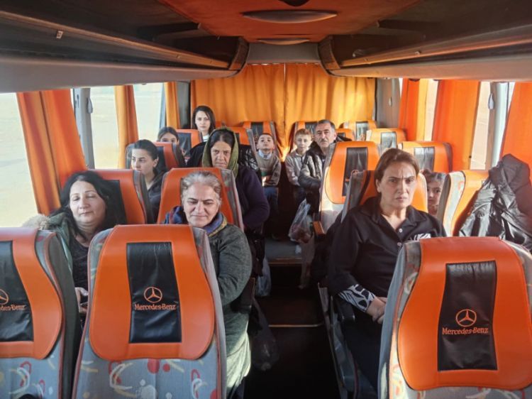 Xocalı rayonunun Xanyurdu və Təzəbinə kəndlərinə növbəti köç karvanı yola salınıb<font color=red> - FOTOLAR</font>