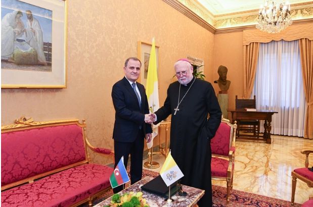 Ceyhun Bayramov Vatikanın arxiyepiskopu Pol Riçard Qallager ilə görüşüb