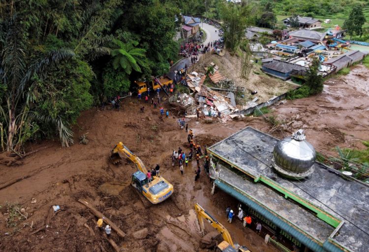 İndoneziyada torpaq sürüşmələri və daşqınlar: 4 nəfər həlak olub, 34 nəfər xəsarət alıb