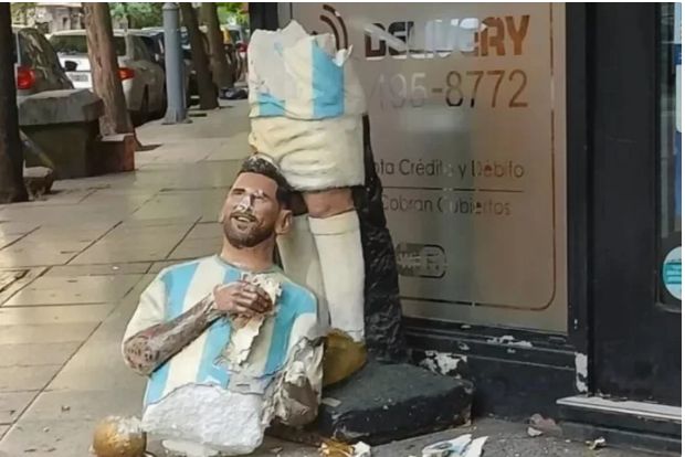 Messinin Argentinanın Mar del Plata şəhərindəki heykəli dağıdılıb