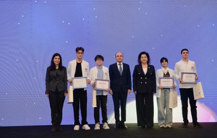 Məktəblilərarası Milli Hakaton-2025 müsabiqəsinin qalibləri mükafatlandırılıb<font color=red> - VİDEO</font>