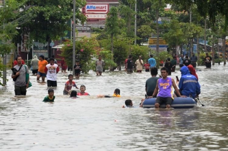 İndoneziyada daşqın və torpaq sürüşmələrinin qurbanlarının sayı 630-u keçib