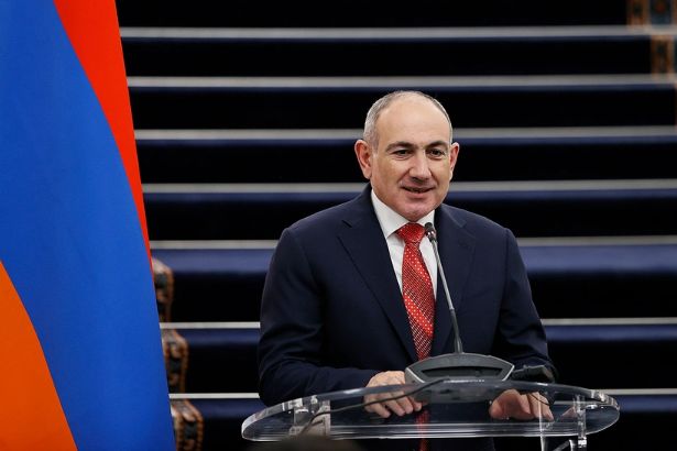 Paşinyan: II Qaregin Erməni Apostol Kilsəsinə zərər verir, o getməlidir