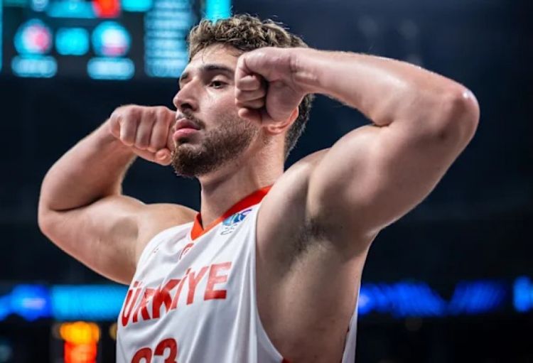 Türkiyəli basketbolçu NBA-nın tarixinə düşüb