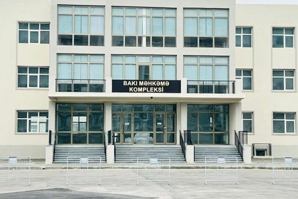 Ermənistan vətəndaşlarının məhkəməsi təqsirləndirilən şəxslərin müdafiəçilərinin çıxışları ilə davam etdirilir