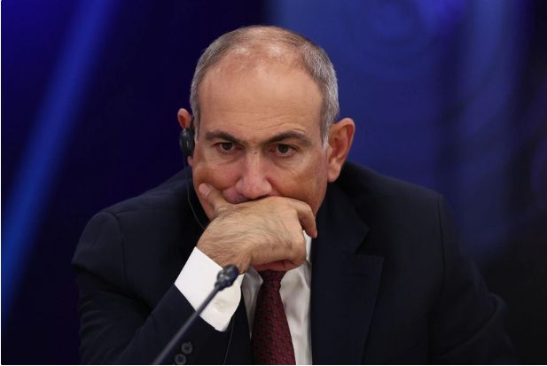 Paşinyan Erməni Apostol Kilsəsinin bərpası üçün yol xəritəsi təklif edib