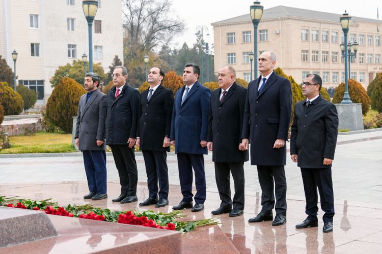 Naxçıvanda Ümummilli Lider Heydər Əliyevin xatirəsi anılıb<font color=red> - FOTOLAR</font>