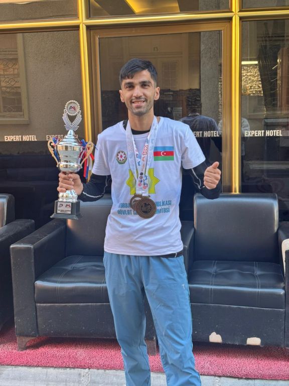 Əmrah Nağıyev Mersin Marafonunun mükafatçıları sırasında <font color=red> - FOTOLAR</font>