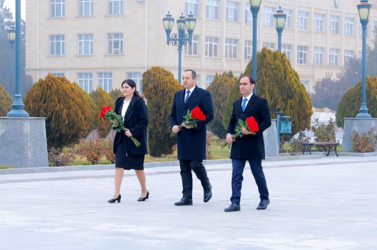 Ümummilli Liderin abidəsi və Heydər Əliyev muzeyi ziyarət olunub<font color=red> - FOTOLAR</font>