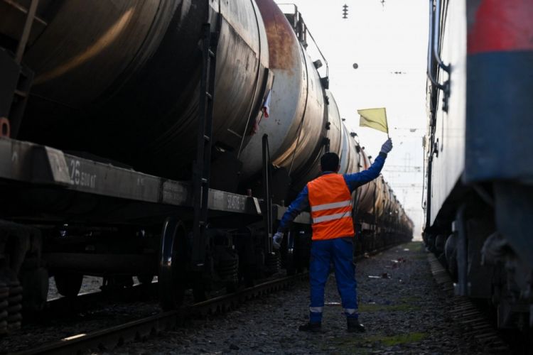 Azərbaycan yanacağını Ermənistana çatdıran ilk qatarın görüntüləri<font color=red> - FOTOLAR</font>