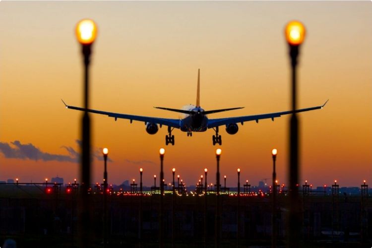 Moskvadan Antalyaya uçan təyyarə Mersinə təcili eniş edib