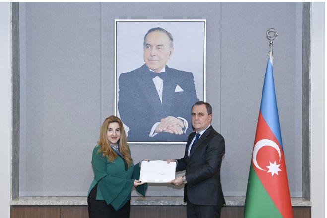 Yunanıstanın yeni səfiri etimadnaməsinin surətini Ceyhun Bayramova təqdim edib<font color=red> - FOTOLAR</font>