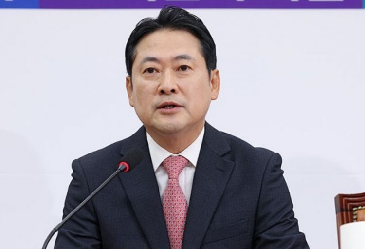 Cənubi Koreyada müxalifət partiyanın lideri parlamentdə 24 saat çıxış edib