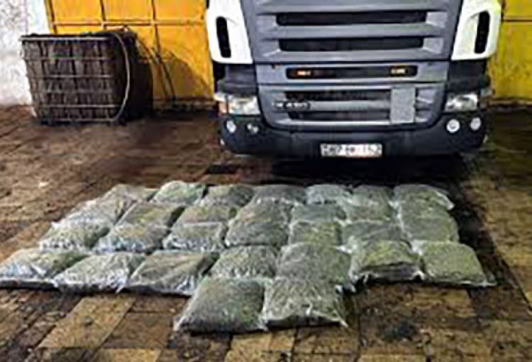 Paytaxtda dörd narkokuryer saxlanılıb