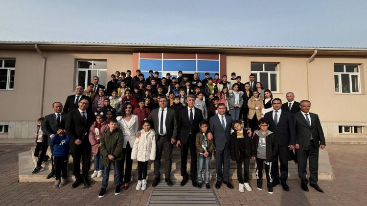 İqtisadiyyat Nazirliyinin nümayəndələri Ordubad şəhər tam orta internat məktəbini ziyarət edib<font color=red> - FOTOLAR</font>