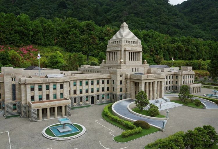 Yaponiya tarixinin rekord büdcə layihəsi təqdim olunub