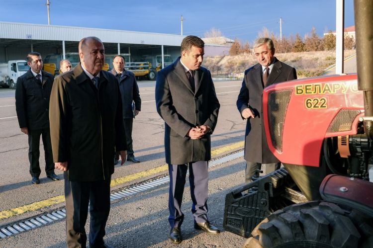 Naxçıvanda yeni kənd təsərrüfatı texnikalarına baxış keçirilib<font color=red> - FOTOLAR</font>