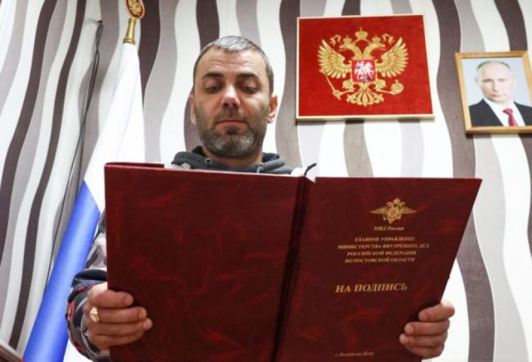 Rusiyada vətəndaşlıq andı üçün yaş həddi 14-ə endirilib