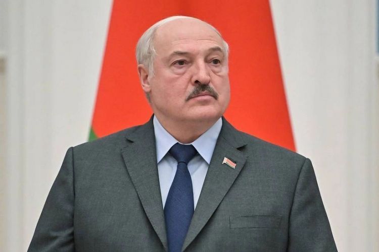 Lukaşenko 20-dən çox məhkumu əfv edib