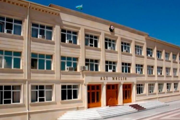 Naxçıvanda elm, təhsil, səhiyyə və sosial-iqtisadi sahələrdə fərqlənən şəxslər təltif edilib<font color='red'> - SƏRƏNCAM</font>