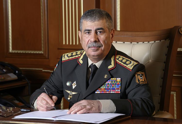 Müdafiə naziri Zakir Həsənov Azərbaycan Ordusunun şəxsi heyətini təbrik edib