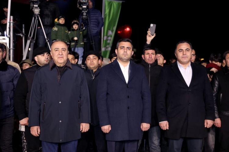 Naxçıvanda Dünya Azərbaycanlılarının Həmrəyliyi Günü və Yeni il münasibətilə möhtəşəm atəşfəşanlıq olub<font color='red'> - YENİLƏNİB</font><font color=red> - FOTOLAR</font>