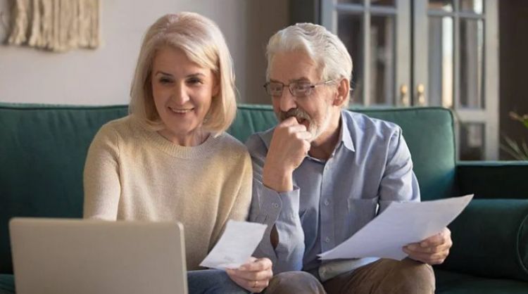 Azərbaycanda bu ildən kişi və qadınların pensiya yaşı bərabər olacaq