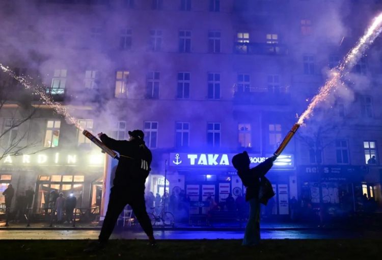 Almaniyada Yeni il atəşfəşanlığı zamanı 2 nəfər ölüb, Berlində 400 nəfər saxlanılıb