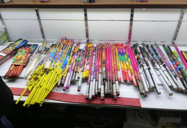 Pirotexniki vasitələr satan daha 26 nəfər saxlanılıb