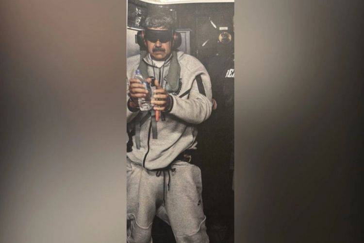 Tramp Maduronun ABŞ gəmisindəki fotosunu paylaşıb