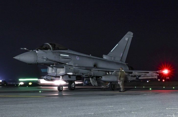 Britaniya və Fransa İŞİD-in yeraltı silah anbarlarına hava zərbələri endirib