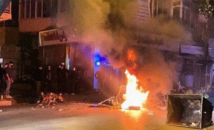 İranda polis idarəsinə basqın edilib, ölən və yaralananlar var