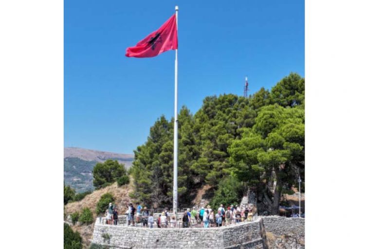 Albaniya ötən il 12 milyondan çox xarici turist qəbul edib