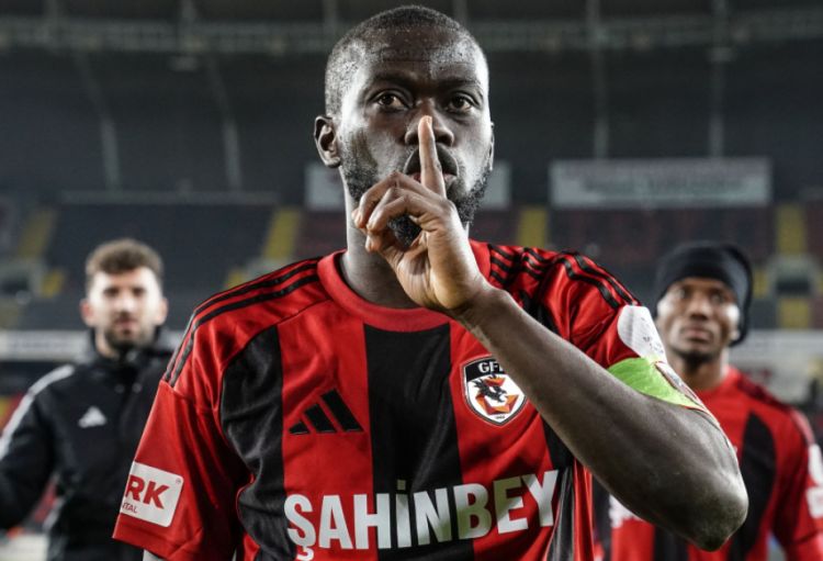 “Qalatasaray”ın sabiq futbolçusu klubsuz qalıb