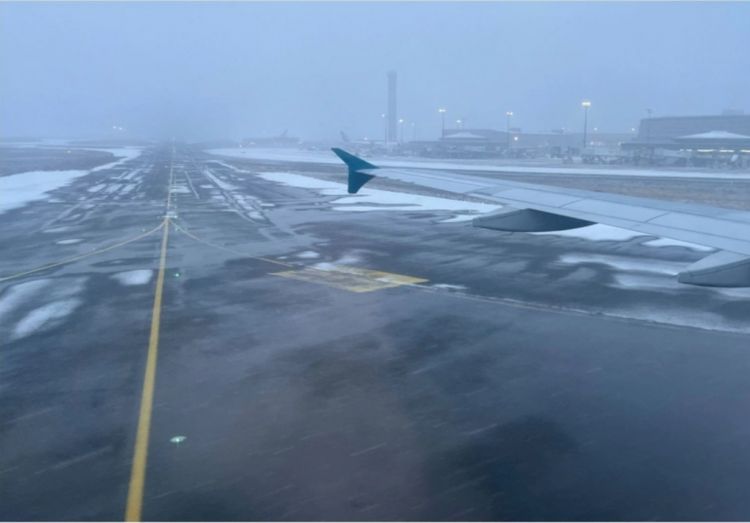 Paris aeroportlarında əlverişsiz hava şəraiti 150-yə yaxın reysin ləğvinə səbəb olub