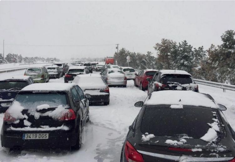 İspaniyada qar fırtınası nəqliyyatın hərəkətini iflic edib