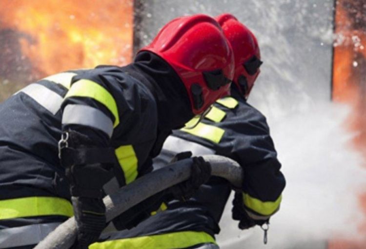 Masazırda yaşayış binasında yanğın baş verib, 25 nəfər təxliyə olunub, 1-i tüstüdən zəhərlənib