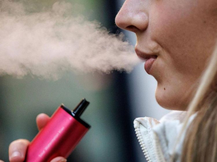 Azərbaycanda elektron siqaretlər qadağan olunur<font color=red> - VİDEO</font>