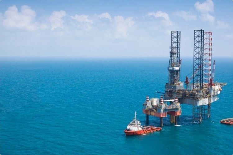 Ukrayna Xəzərdə "Lukoyl"un qazma qurğularını vurub