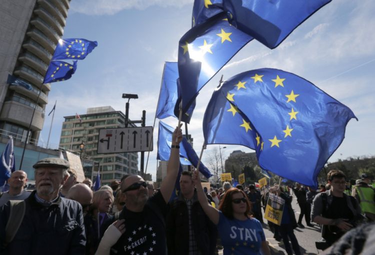 Avropalıların təxminən yarısı Aİ-nin ABŞ və Çinlə rəqabət apara biləcəyinə inanmır