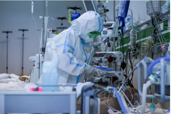 COVID-19-la mübarizədə iştirak edən tibb işçilərinin maaşlarına əlavənin verilmə müddəti uzadılıb