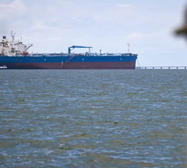 ABŞ Venesuela neftini daşıyan daha bir tankeri ələ keçirib